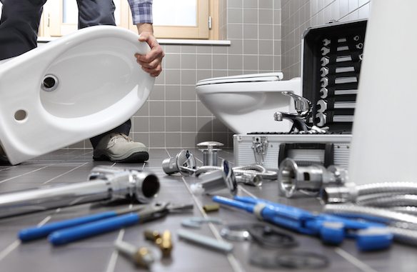 Warning Signs Your Toilet or Bathtub Needs Professional Help